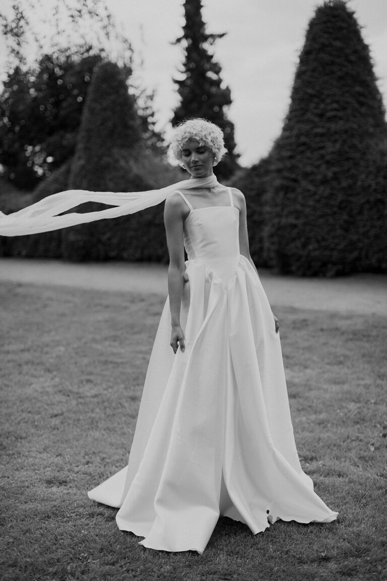 Braut im Hochzeitskleid